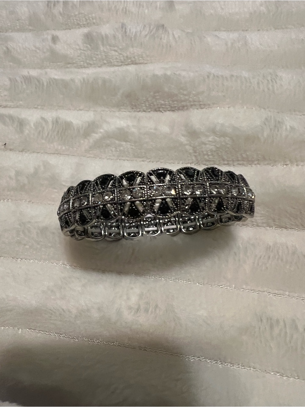 Vintage Look Black and Silver Crystal Stretch Bracelet - Picture 5 of 5